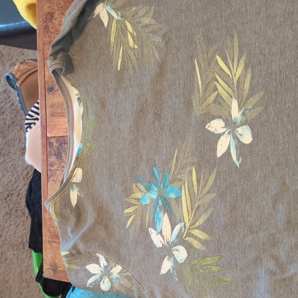 Flower tee